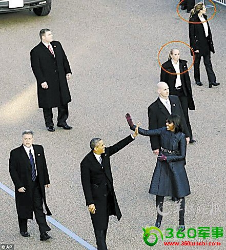 美国总统就职典礼一景:奥巴马身边多了女特工